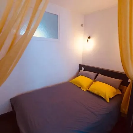 Grand à Deux Pas Du Vieux Port * La Rochelle (Charente-Maritime)